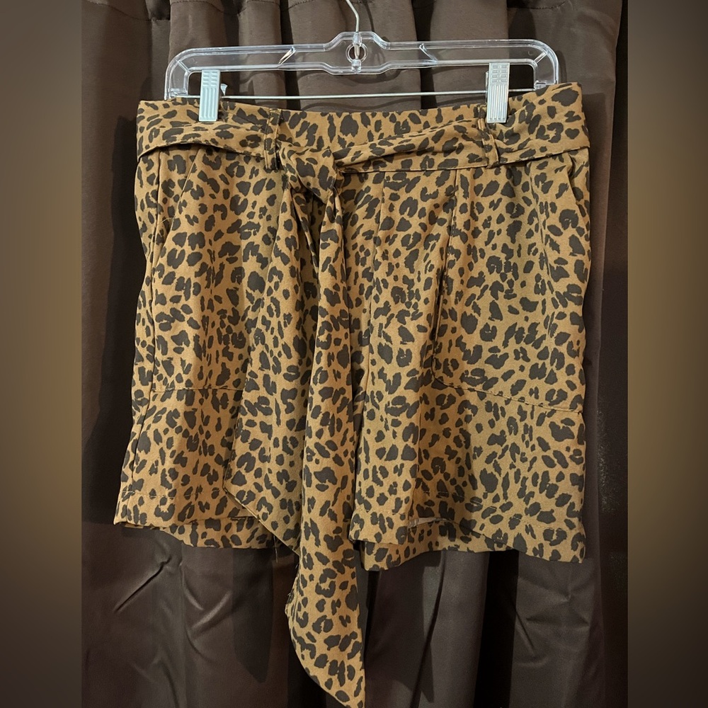 Ladies A New Day Shorts, Size Med, Leopard Print, with A Belt, they just flow